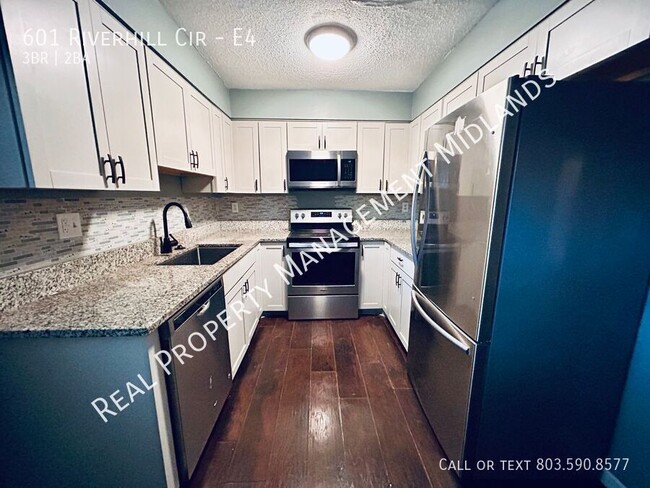 Building Photo - 601 Riverhill Cir