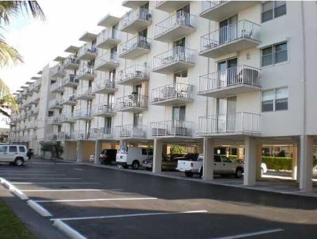 Building Photo - 1731 SE 15th St