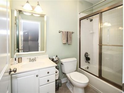 Building Photo - 2000 Euclid Ave