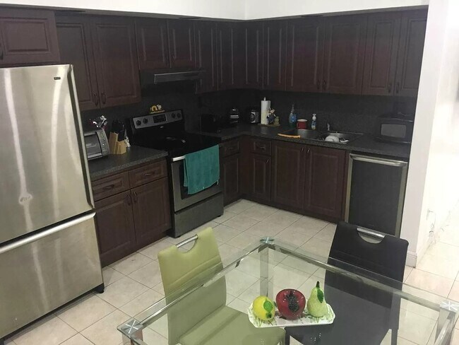 Building Photo - 11821 SW 123rd Ave