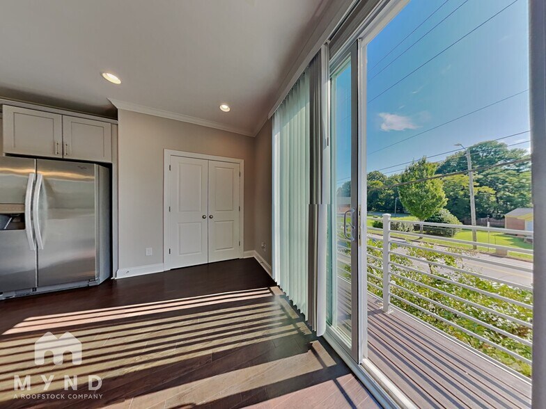Building Photo - 2547 Statesville Ave
