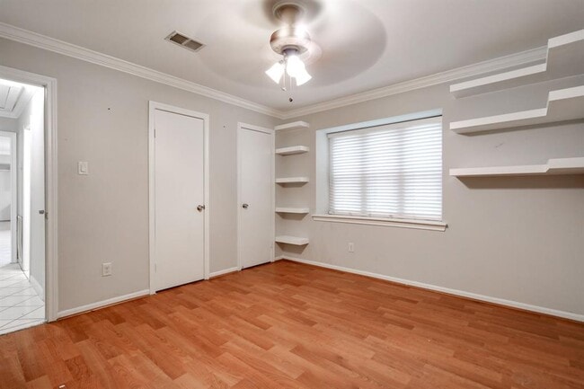 Building Photo - 2912 Camelot Ln