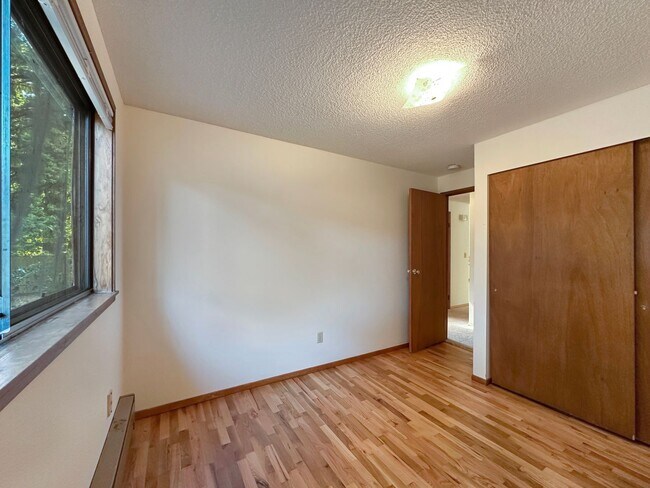 Building Photo - 3bd/1ba Redmond Home