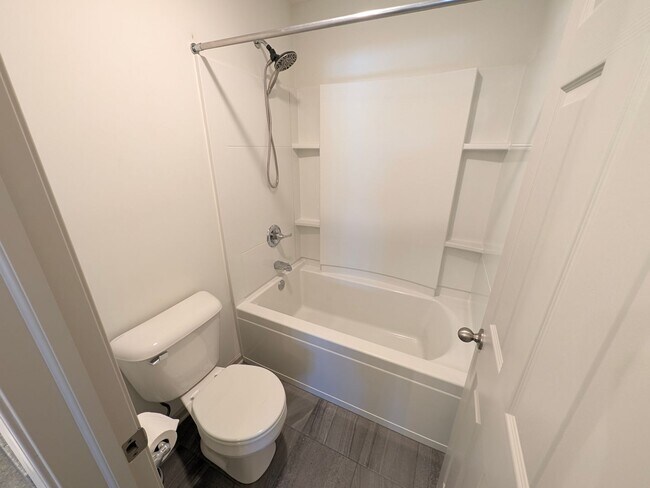 Building Photo - 5011 Clearwater Dr