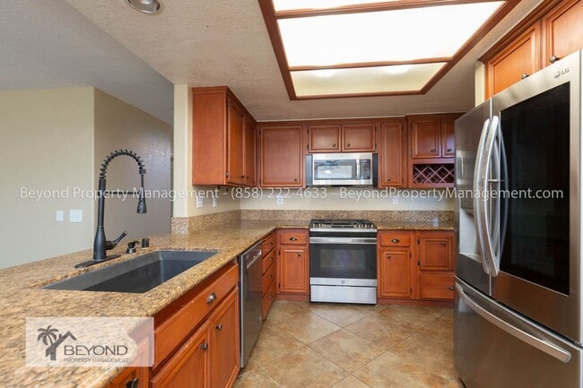 Building Photo - ELEGANT 4BR/2.5BA H in HOME IN OCEANSIDE P...
