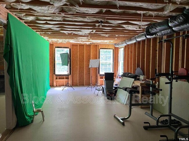 Building Photo - 10216 San Remo Pl
