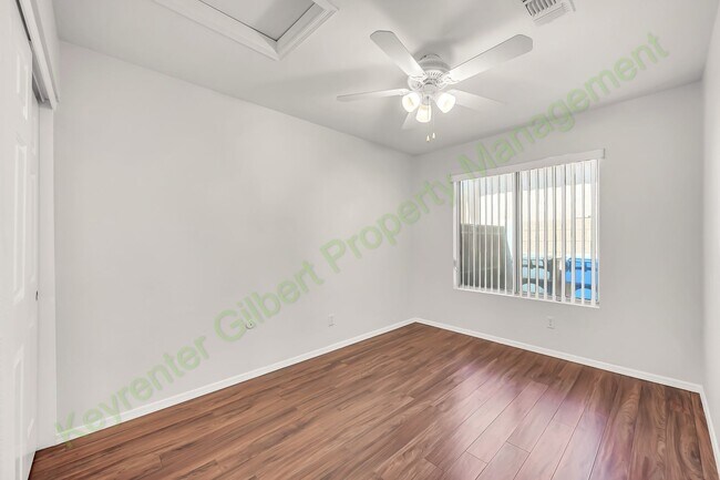 Building Photo - 1284 W Kingbird Dr