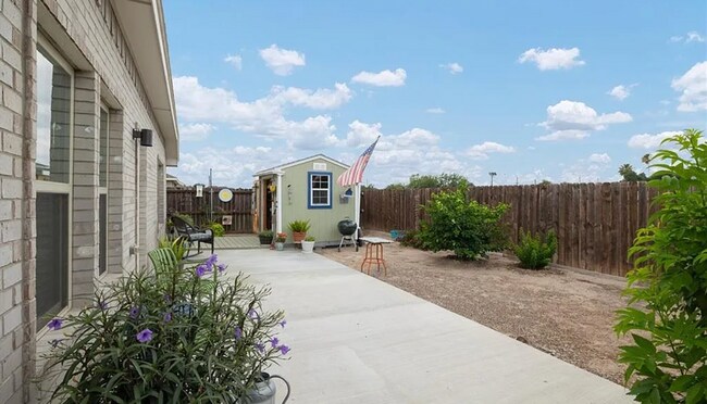 Building Photo - Fresh, fun, and move-in ready in South Mis...