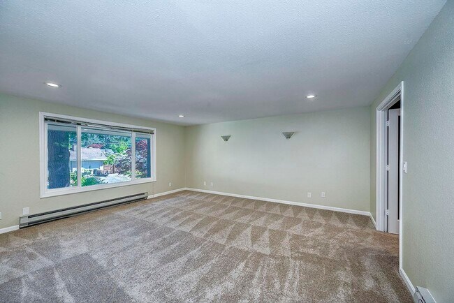 Building Photo - Edmonds 5 Bedroom 3.5 Bath Fully Fenced