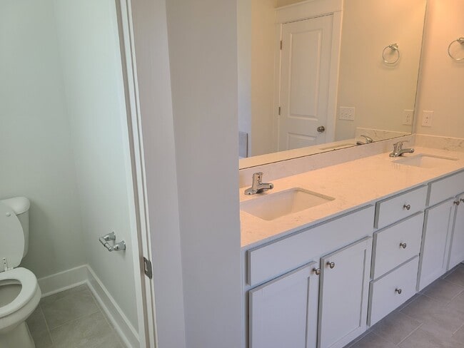 Building Photo - Four Bedroom Home on the North End of Hilton Head Island!