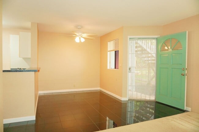 Building Photo - Garden at Launani Valley on Ground Floor w...