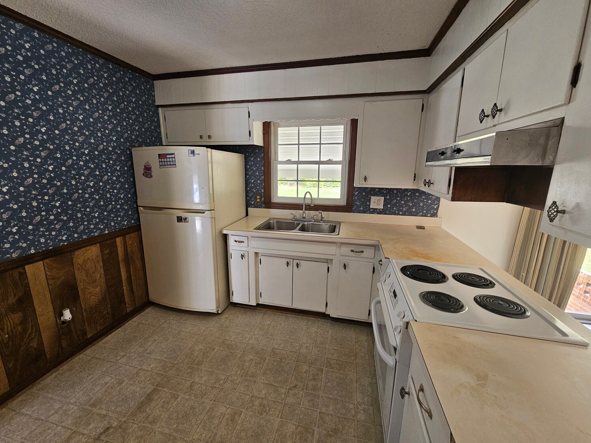 Building Photo - 4119 Fairlawn Dr