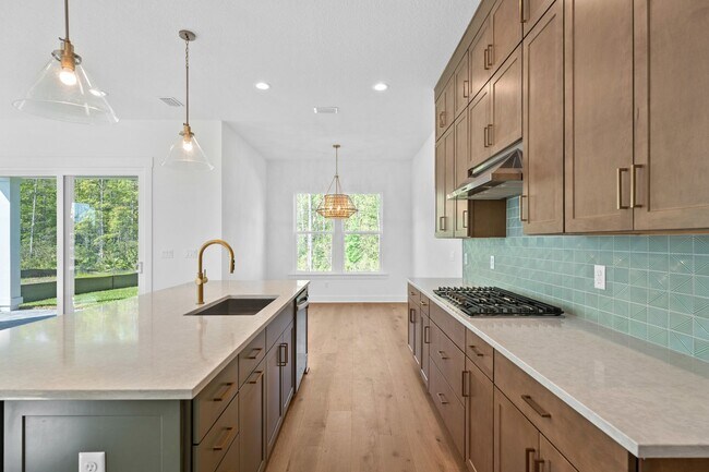 Building Photo - Preserve Views!