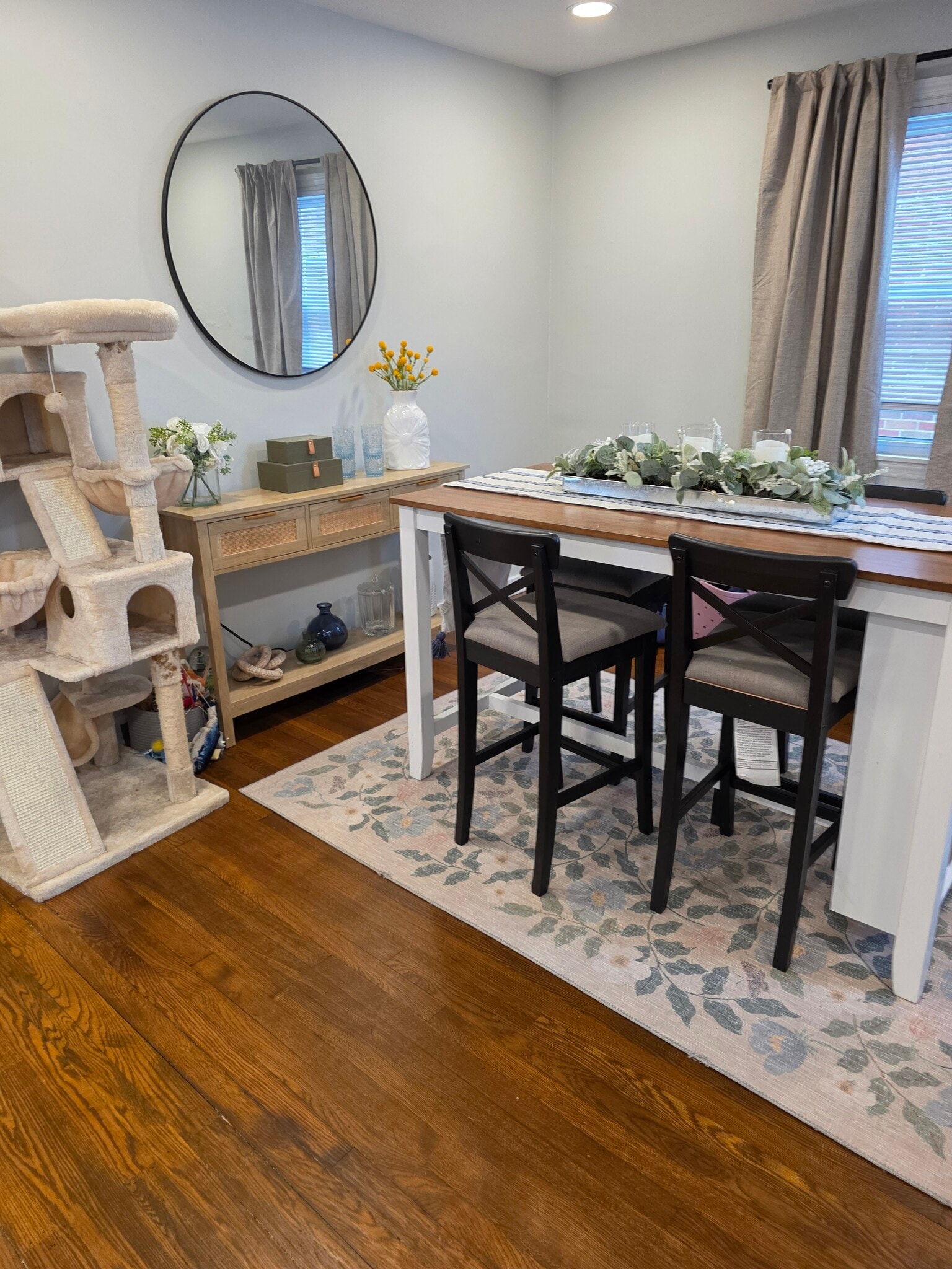 Building Photo - 905 Benton Ave