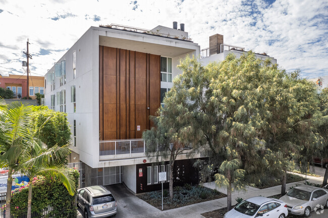 Primary Photo - Gateway Apartments