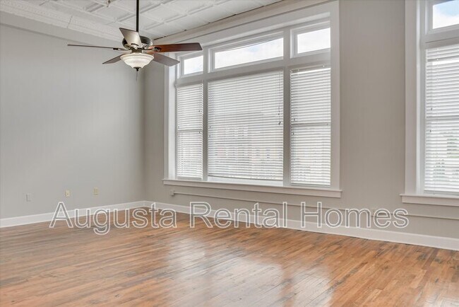Building Photo - 1106 Broad St