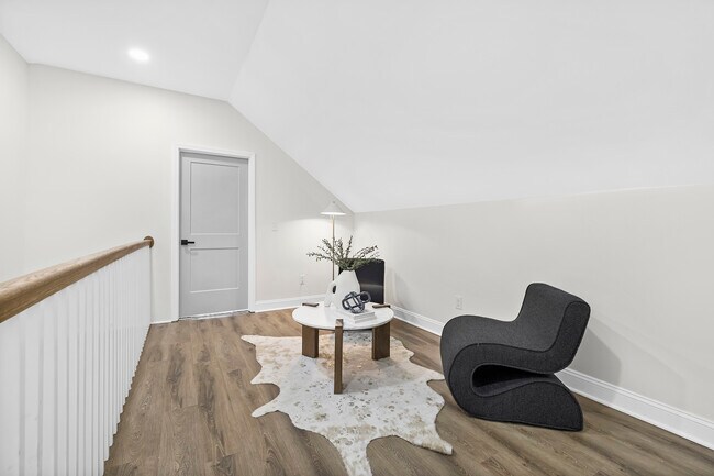 Building Photo - 316 W 14th St