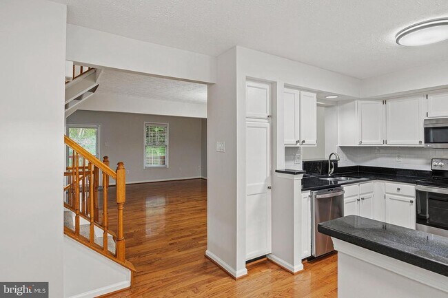 Building Photo - 7951 Brightmeadow Ct