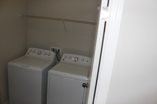 Building Photo - 10537 Lake Montauk Dr