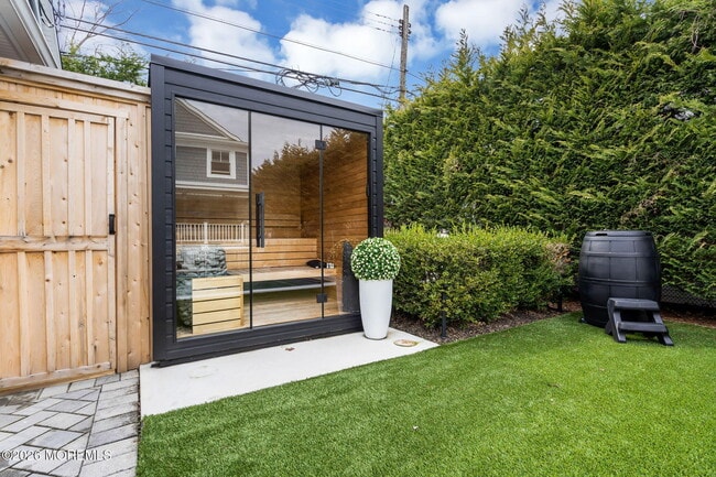 Building Photo - 213 9th Ave