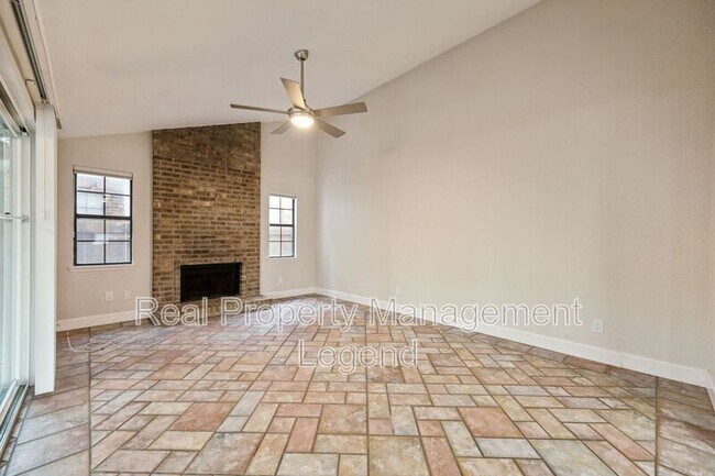 Building Photo - 2701 Harmon Dr
