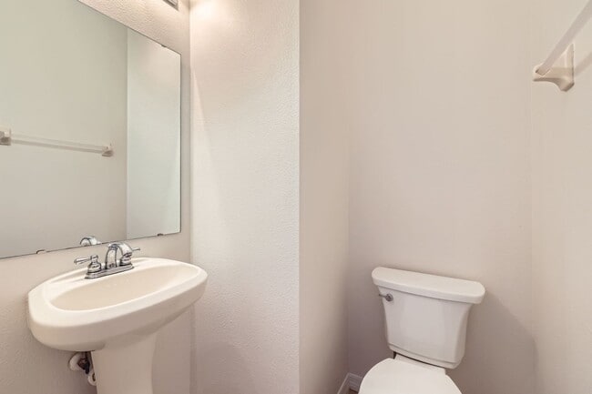 Building Photo - Windermere townhouse