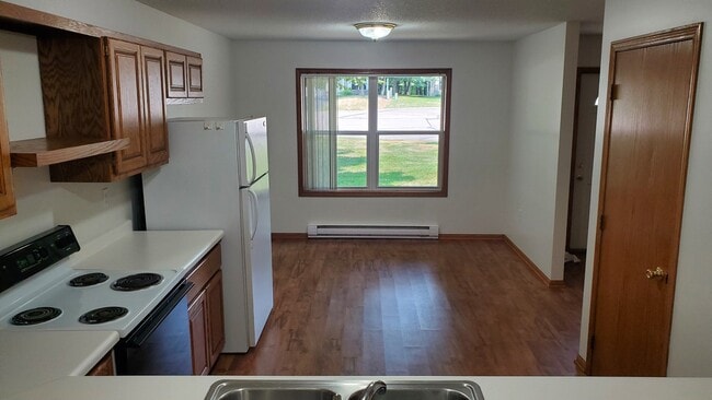 Building Photo - 335 Maple Ridge Ct