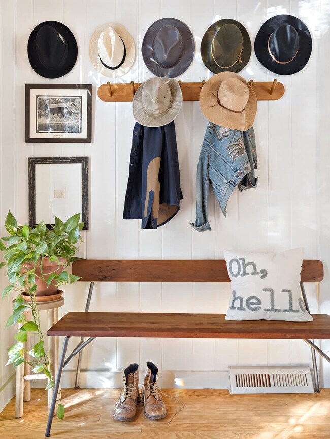 Building Photo - 2046 Lakeside Dr W