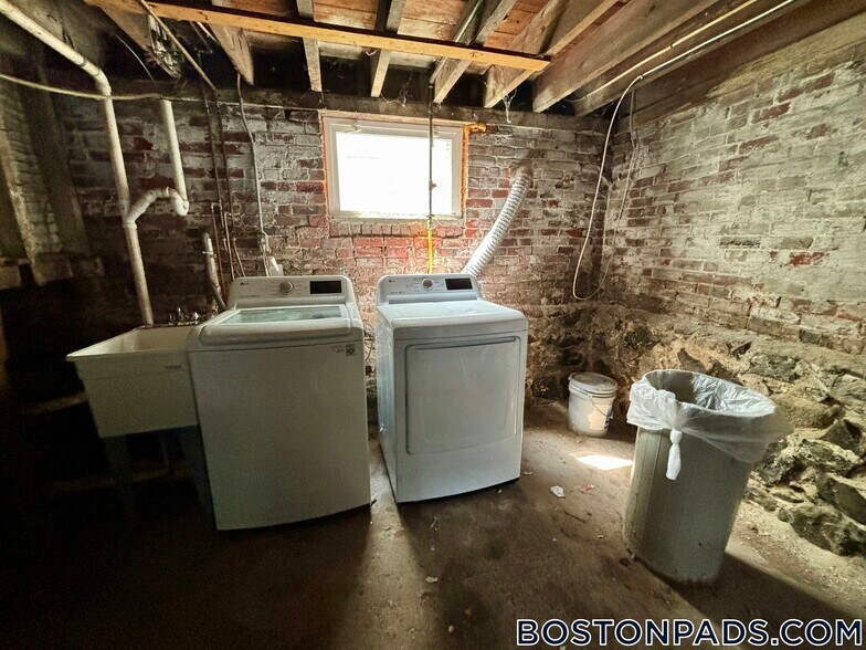 Building Photo - 69 Raymond Ave