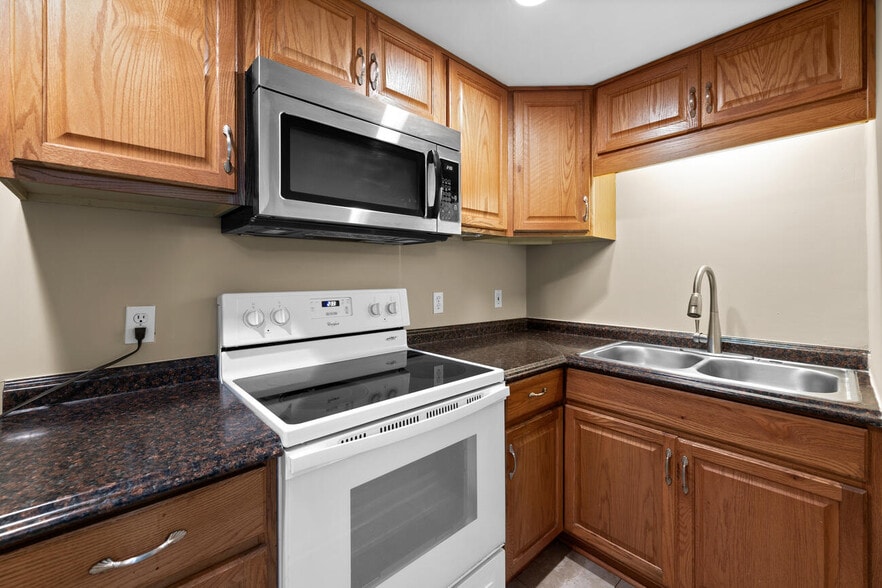 Building Photo - 1008 Hobbs Dr