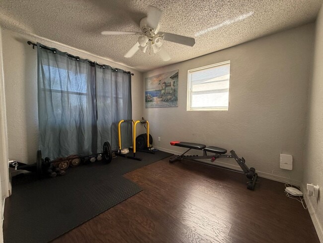 Building Photo - Great Location-3 Bedroom Daytona Beach Home w/Large AMAZING Backyard!