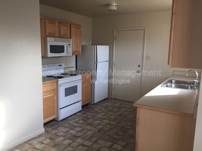 Building Photo - 707 Lee Dr