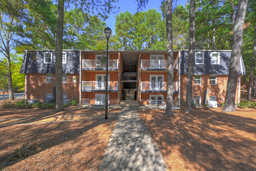 Building Photo - Arbors at Cary