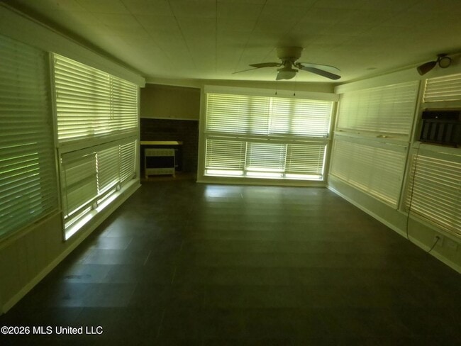 Building Photo - 2083 Martin Rd