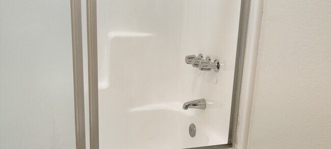 Building Photo - 6827 Whitsett Ave