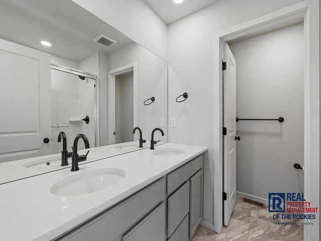 Building Photo - Stunning 3 Bed 2.5 Bath Townhome in Timnath, CO!