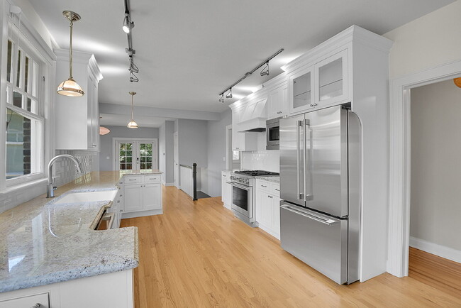 Building Photo - $4,300- 4 Bed, 3 Bath Home in Denver with ...