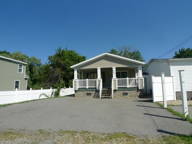 Primary Photo - 247 S Main St