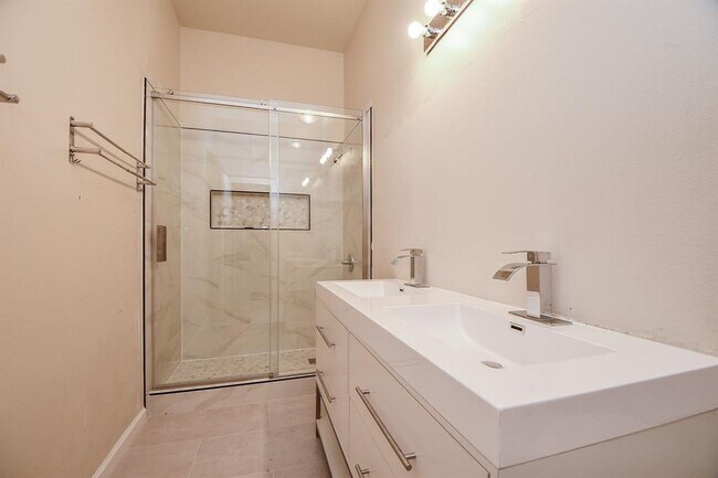 Building Photo - 24019 Hackberry Creek Dr