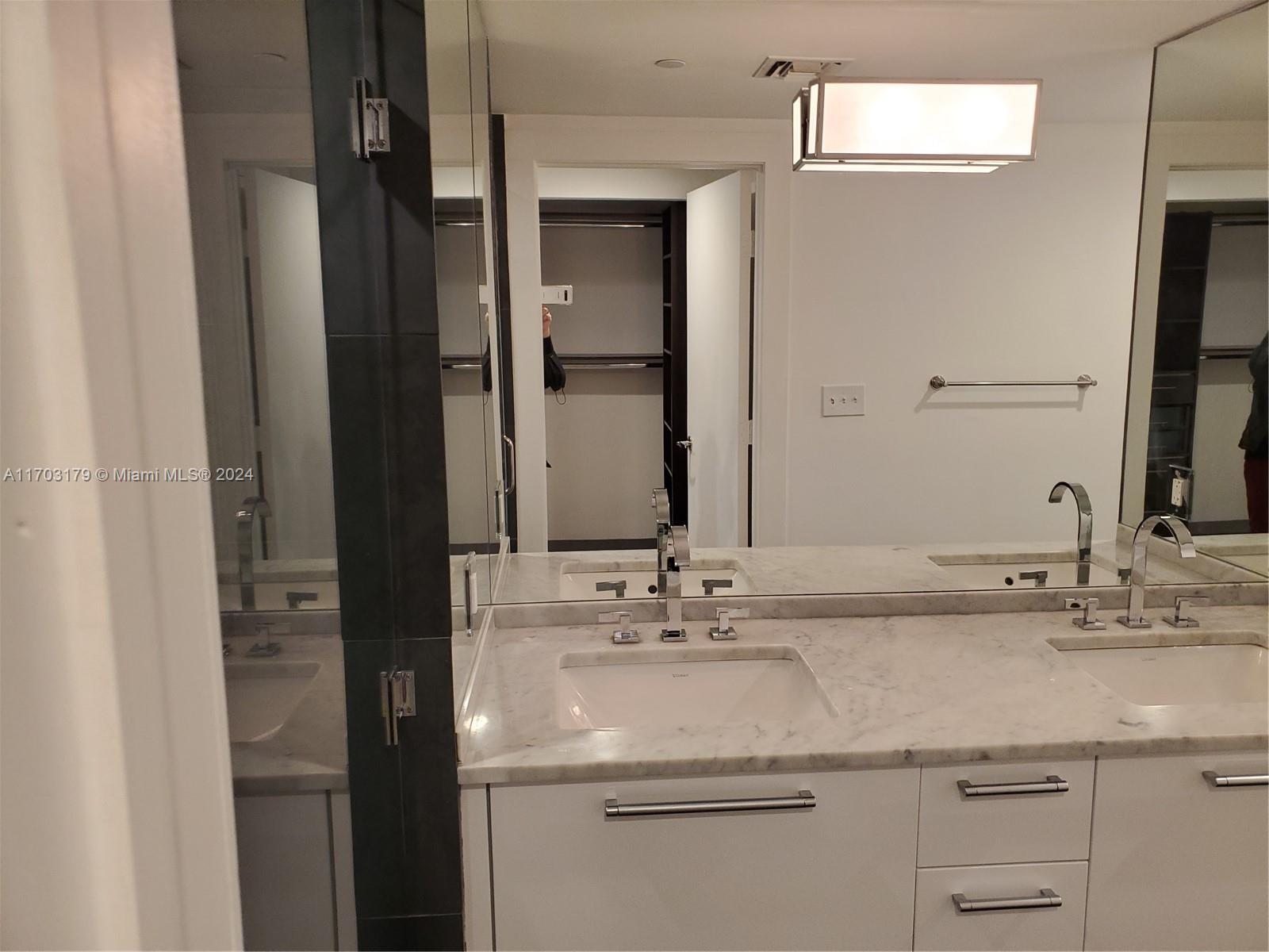 Building Photo - 900 Biscayne