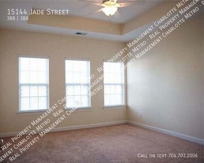 Building Photo - GORGEOUS 3 BR Townhome in the Heart of Bal...
