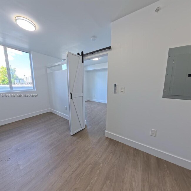 Building Photo - 1620 NW 18th St