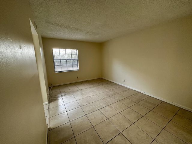Building Photo - 4247 Oak Terrace Dr