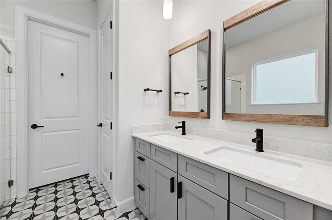 Building Photo - 5820 Harper Park Dr