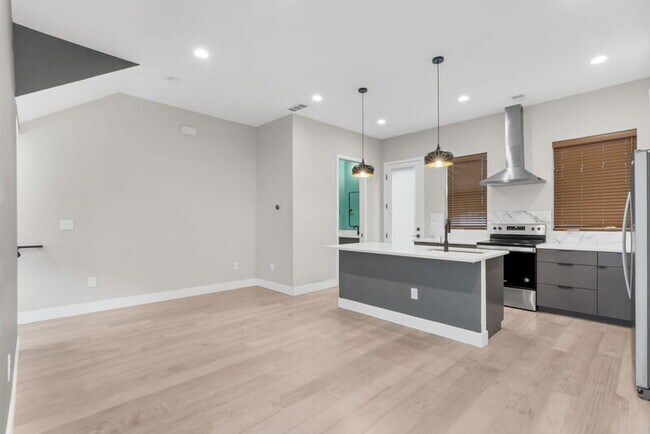 Building Photo - 635 Inca St