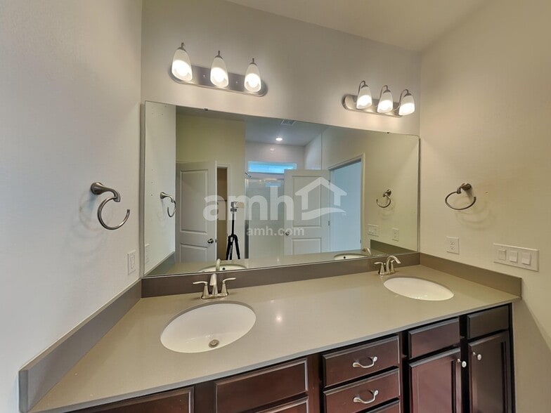 Building Photo - 1098 Summer Stone Loop