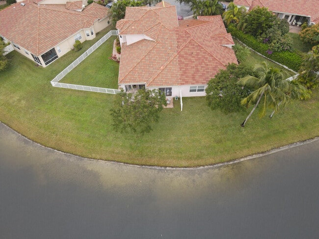 Building Photo - 2394 Kemps Bay