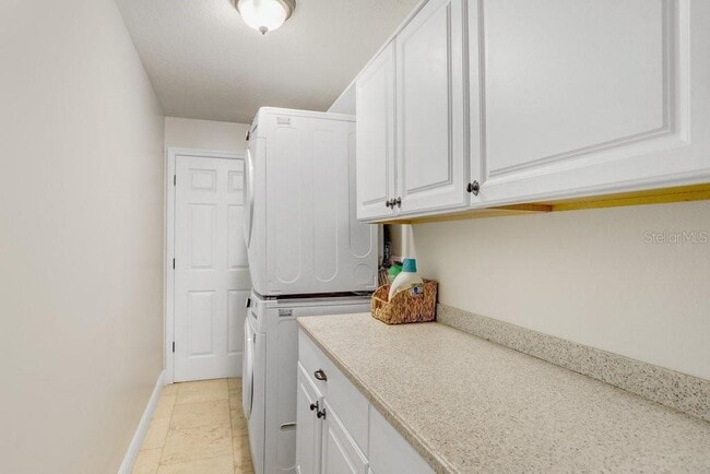 Building Photo - 16906 Equestrian Trail