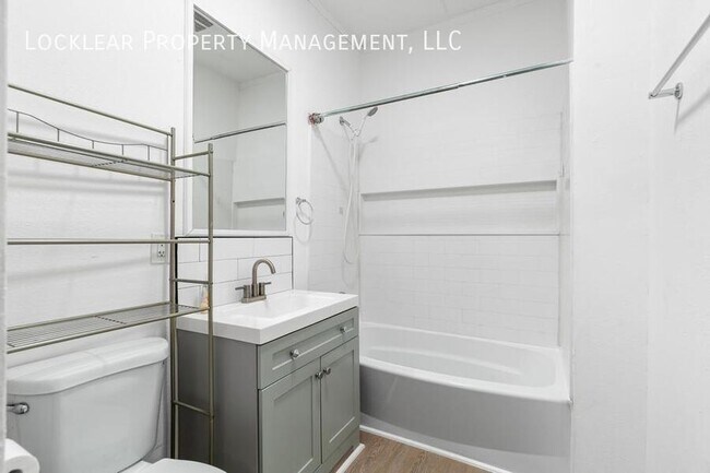 Building Photo - 336 W 18th St