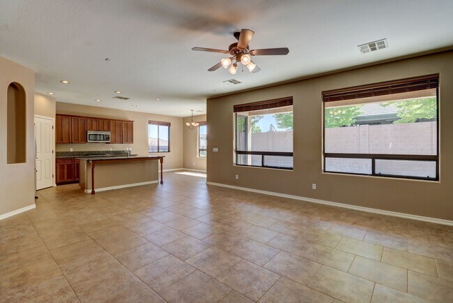 Building Photo - Beautiful 4 bedroom 2 bathroom home in Pre...